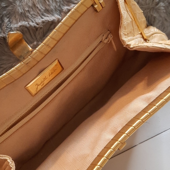 JUDITH Leiber Tan snake skin with gemstone clasp - Picture 7 of 8